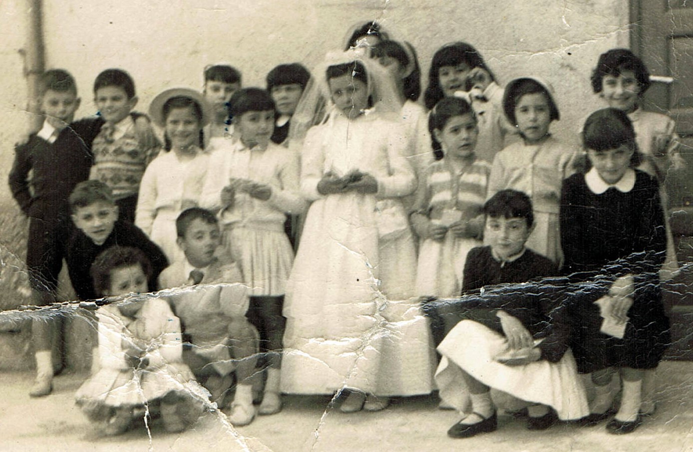 Ampliar: Toda unha xeración, con Cesarito Cortes na Primneira Comunión de Victoria Cortés 1959